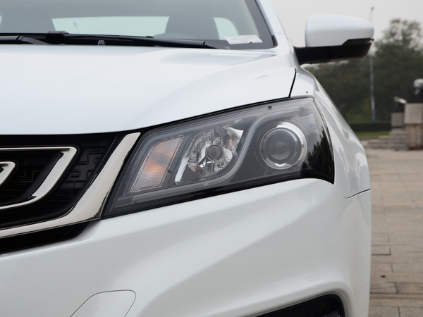 吉利汽车 三厢百万款 左前大灯