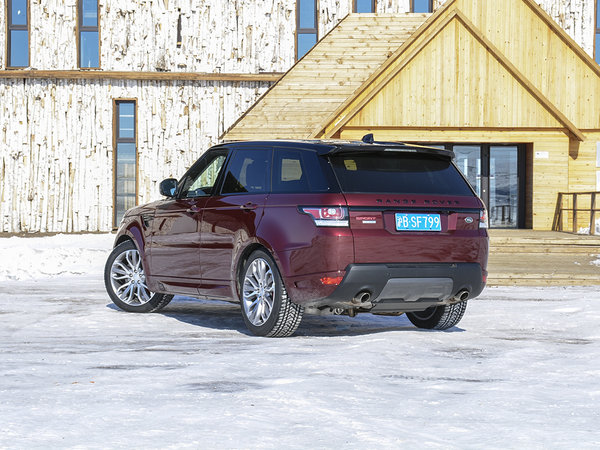 路虎 3.0 左后正45度