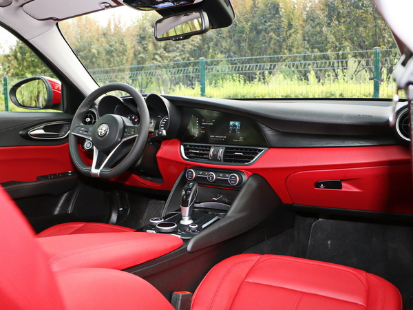 阿尔法.罗密欧  2.0T 200HP