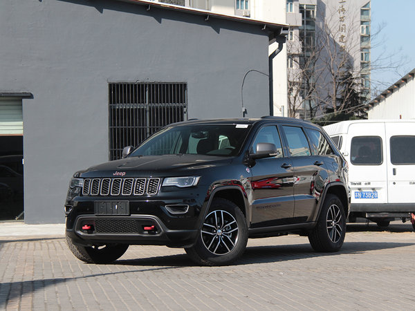 Jeep  3.0TD 左前正45度