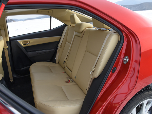 一汽丰田  改款 1.2T CVT 第二排座椅