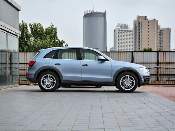 一汽奥迪  Plus 40 TFSI 正右侧