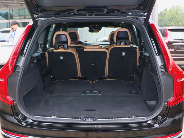 沃尔沃(进口) 2.0T T6 后备箱