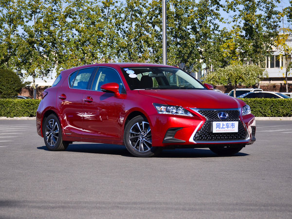 雷克薩斯  CT200h 舒適版 右前正45度