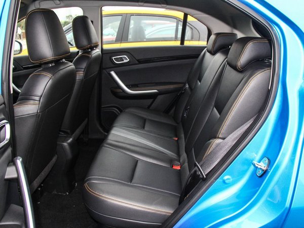 东风风神  1.4T 第二排空间