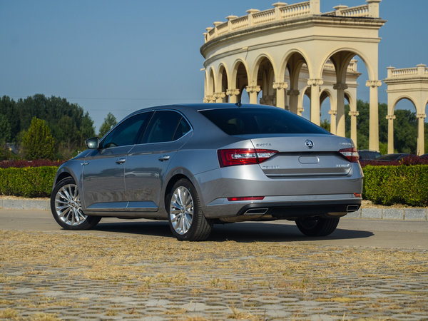 斯柯达  TSI380 左后正45度