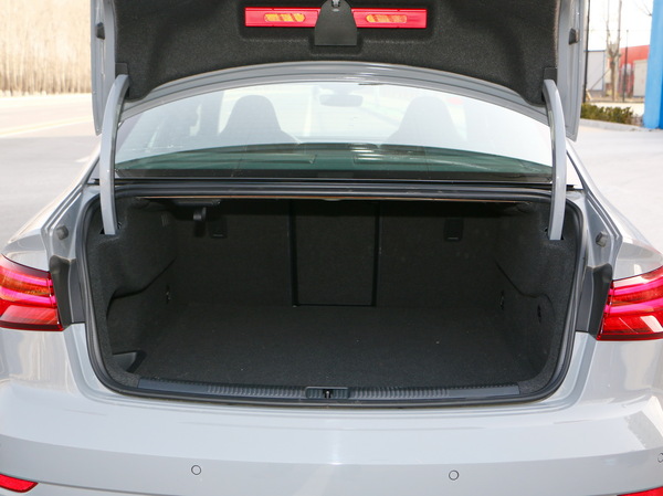 Audi Sport  RS 3 2.5T 后备箱