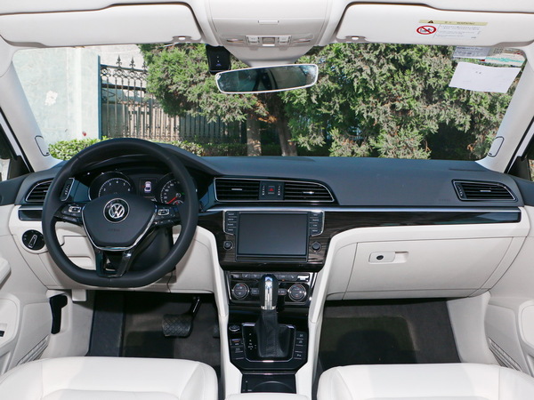 上汽大众 230TSI 大中控全景