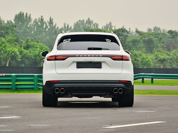 保时捷   Cayenne S 正后