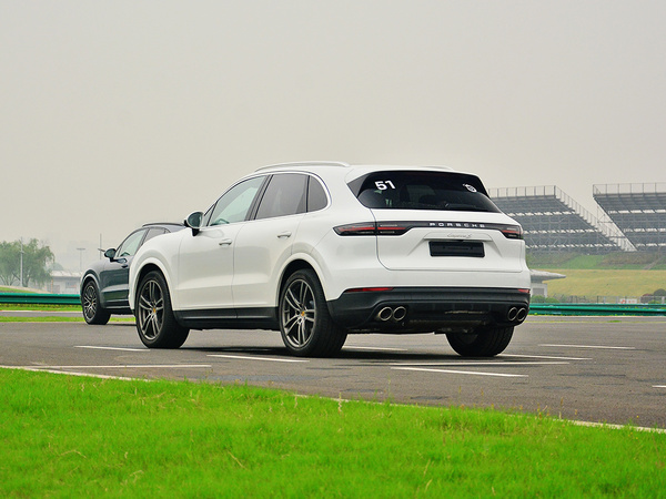 保时捷   Cayenne S 左后正45度