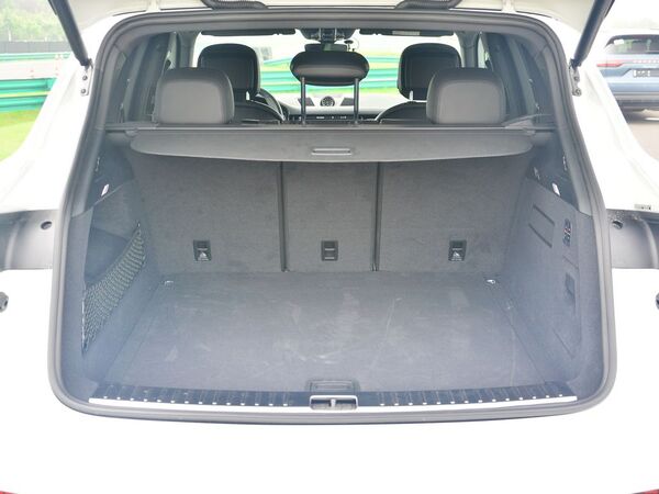 保时捷   Cayenne S 后备箱