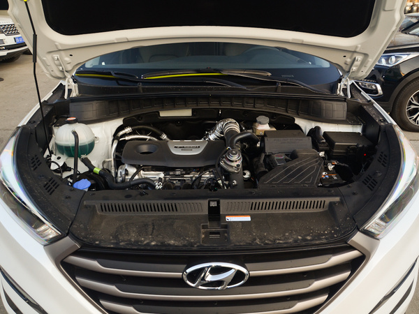 北京现代 1.6T 发动机舱