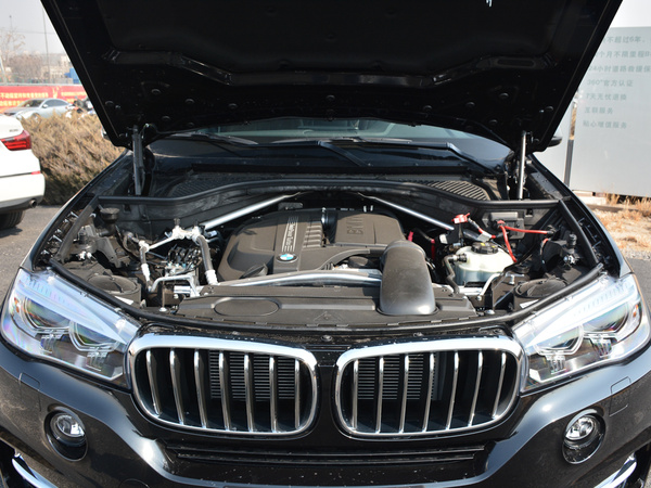 宝马(进口)  xDrive35i 发动机舱