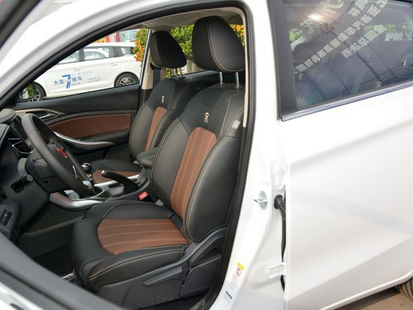 比亚迪  1.5TI 前排座椅