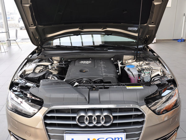 一汽奥迪 30TFSI 发动机局部特写