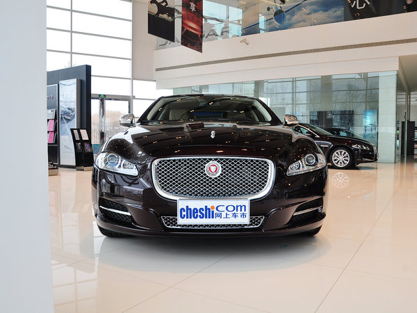捷豹 XJL 3.0 SC 车头正面视角