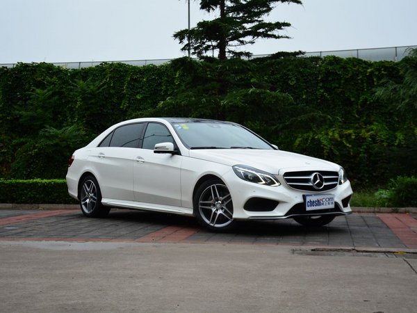 北京奔驰 E320L 车辆右侧45度角