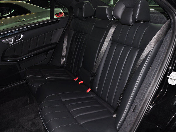 北京奔驰 E320L 第二排座椅45度视角