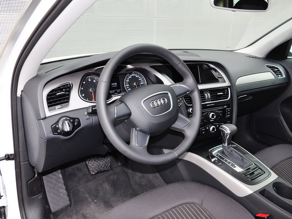 2015款奥迪a4l中控,2015款奥迪a4l内饰 一汽奥迪 30 tfsi 自动 中控台左侧