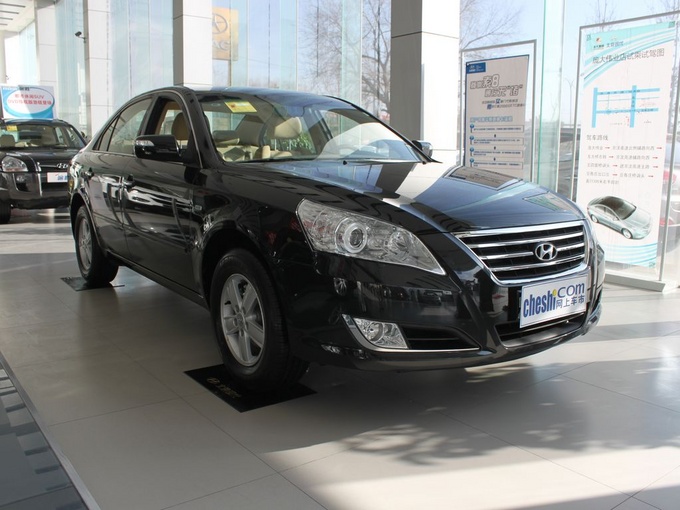 北京现代  2.0L 手动 右前正45度