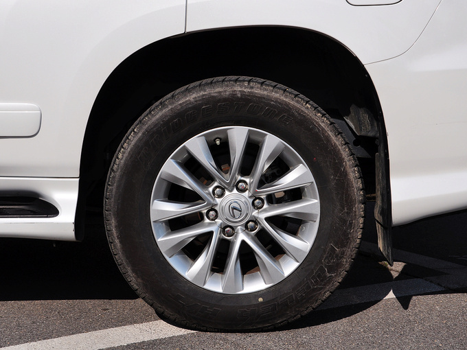 雷克萨斯 400 左后轮