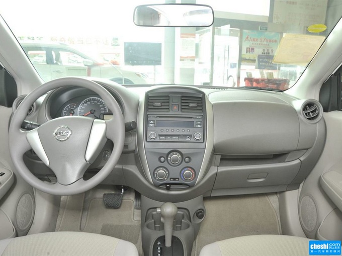 东风日产  1.5XE CVT 方向盘左侧