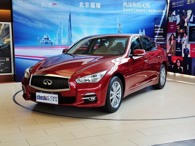 英菲尼迪  2.0T 自动 左前正45度