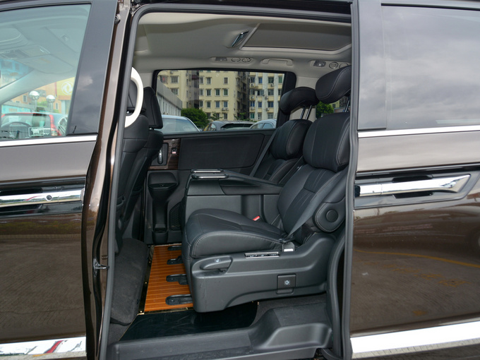 东风本田  2.4L 第二排空间