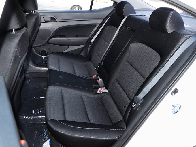 北京现代 1.4T 第二排座椅