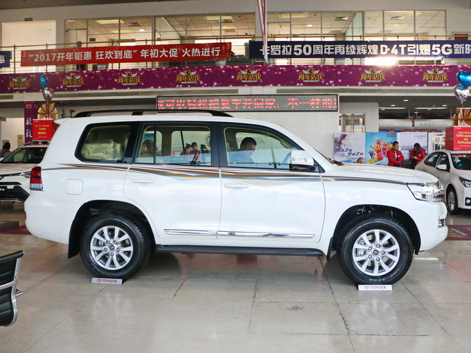 一汽丰田  4.6L 正右侧