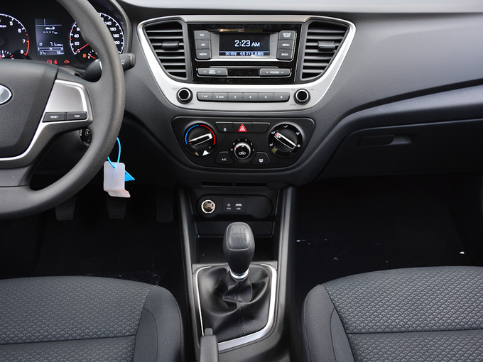 北京现代  1.4L 中控台