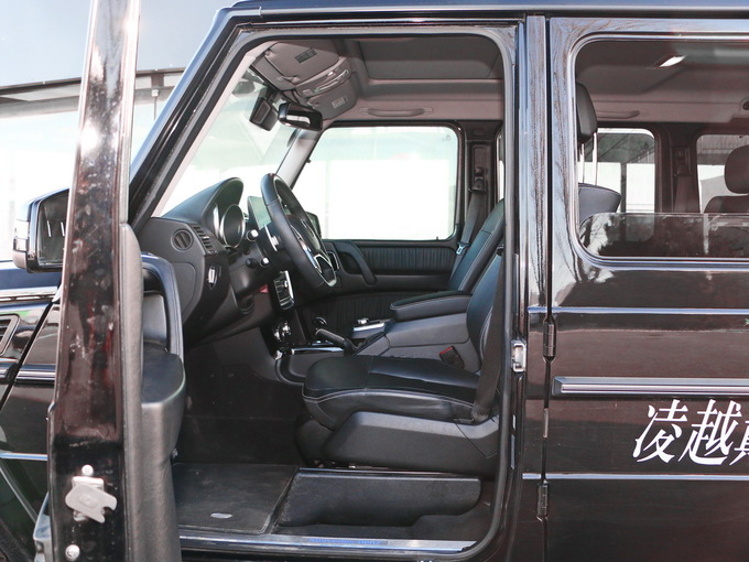 奔驰(进口)  G 500 前排空间