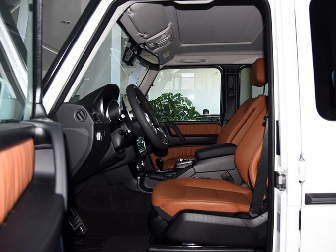 奔驰(进口)  G 前排空间