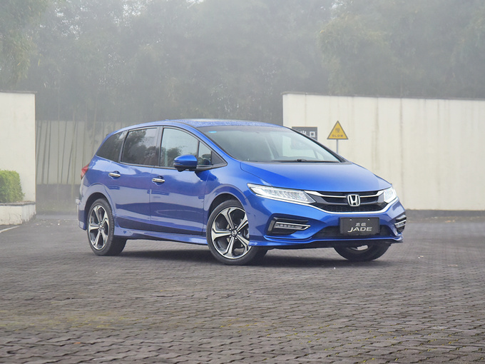 东风本田  210TURBO 右前正45度