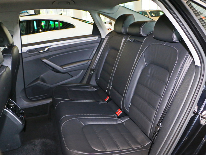上汽大眾  330TSI 第二排座椅