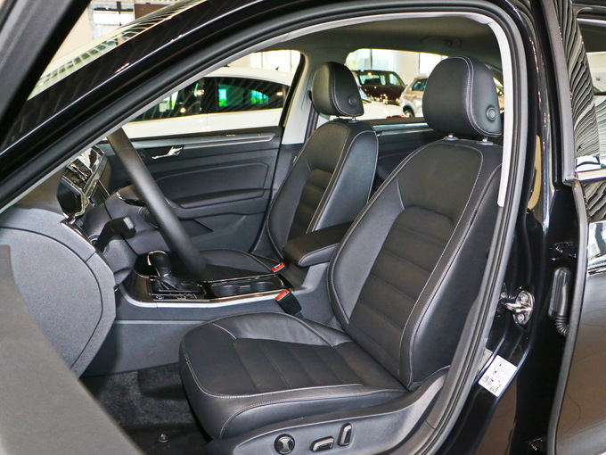 上汽大眾  330TSI 前排座椅