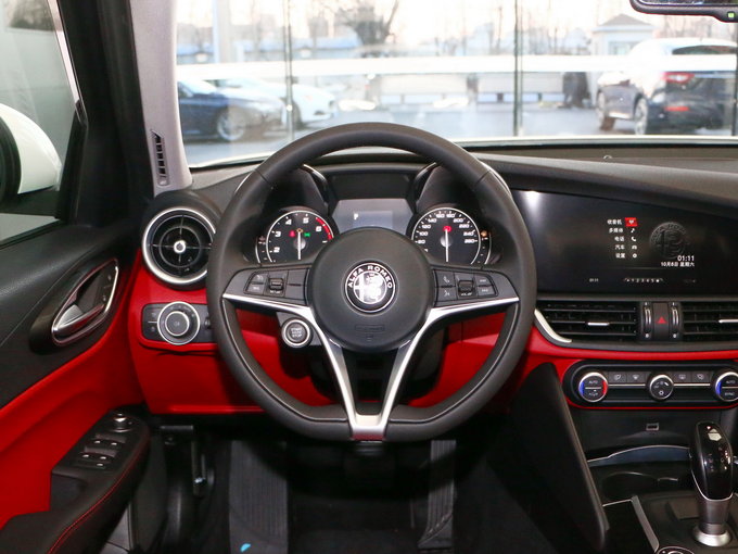 阿尔法.罗密欧  2.0T 200HP 方向盘