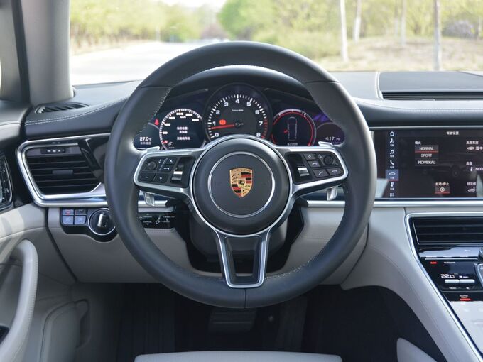 保时捷  Panamera 4 Sport Turismo 方向盘