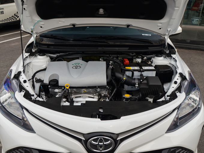 一汽丰田  1.3L 发动机舱