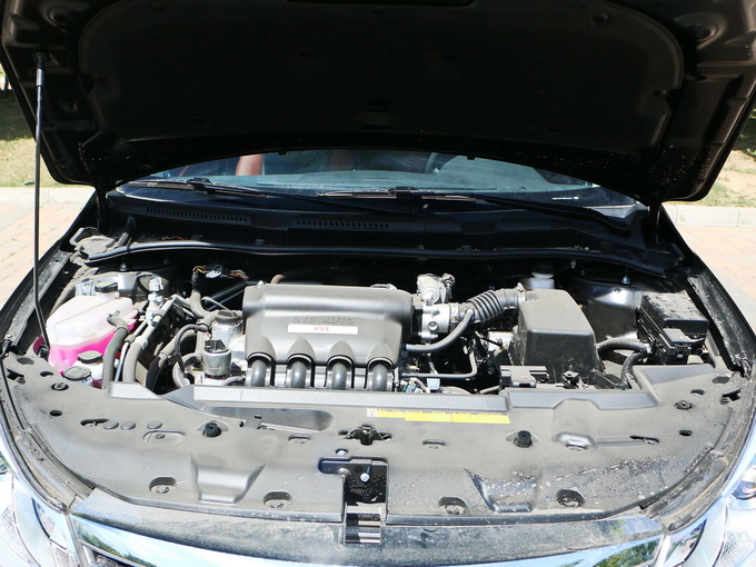 比亚迪  1.5L 发动机舱