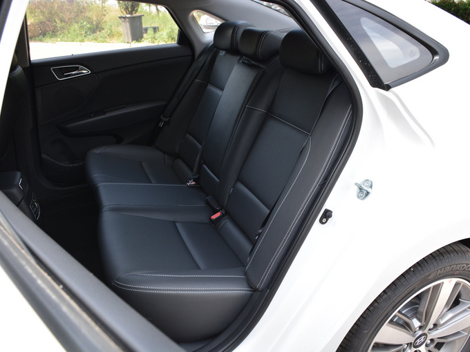 北京现代  1.6T 第二排座椅