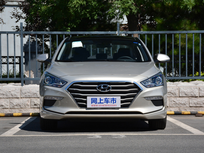 北京现代  1.8L 正前