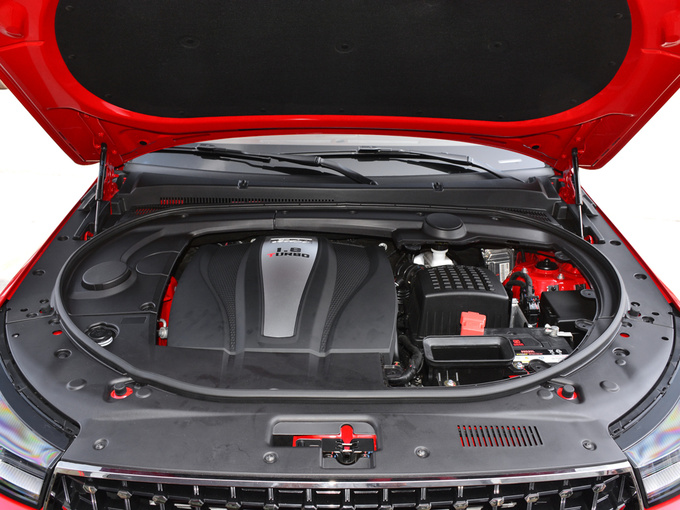 众泰  1.8T 发动机舱