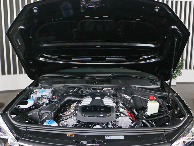 大众(进口)  3.0TSI 发动机舱