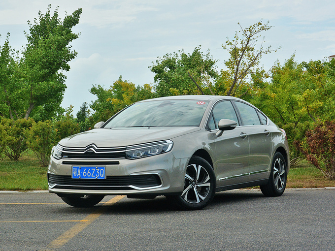 东风雪铁龙  380THP 左前正45度