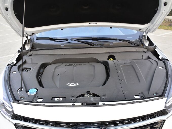 奇瑞汽车  1.5T 发动机舱