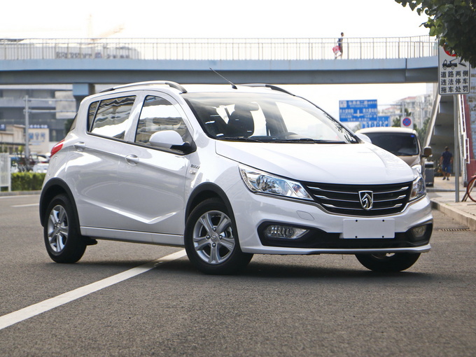 宝骏汽车  1.5L 右前正45度