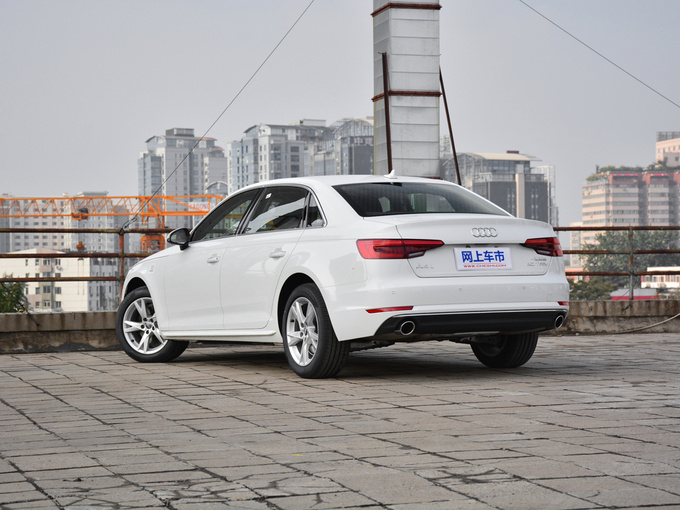 一汽奥迪  30周年年型 40 TFSI 左后正45度