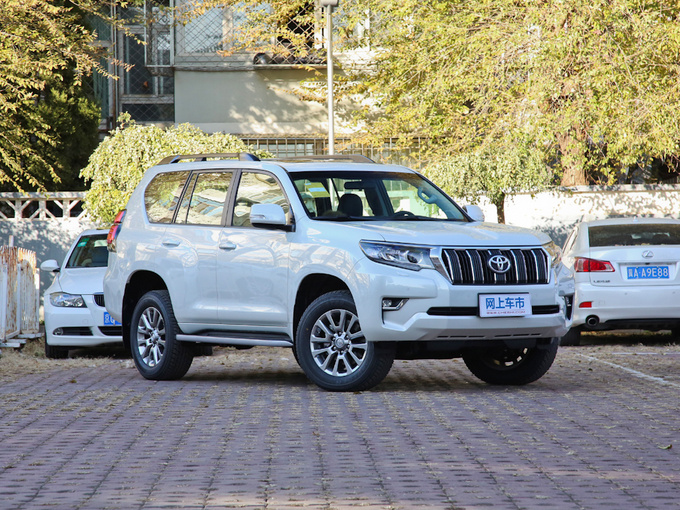 一汽丰田  3.5L 右前正45度
