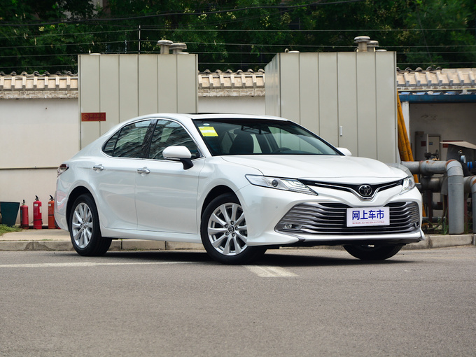 广汽丰田  2.0G 右前正45度